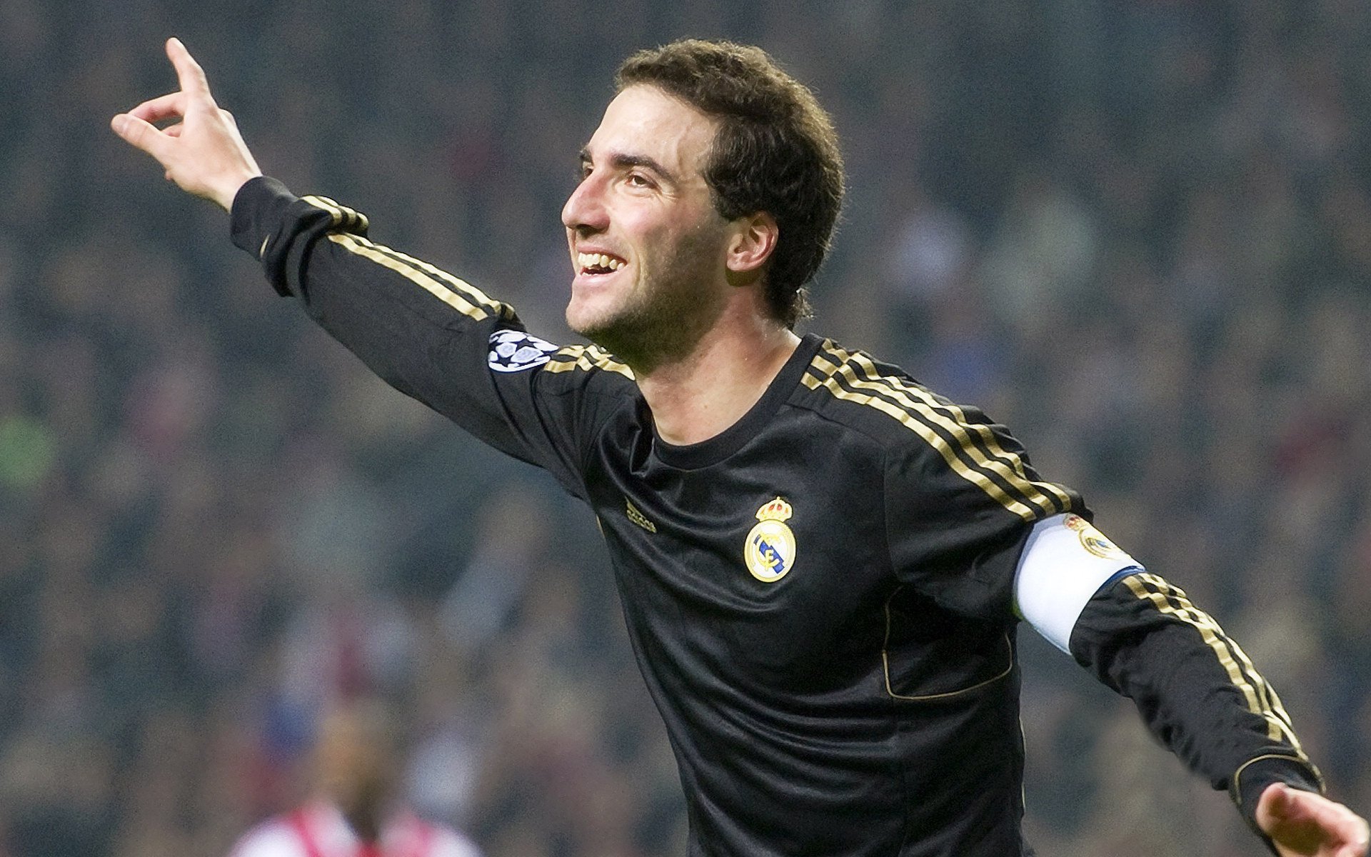 湖人输老鹰遭1喜3忧！艾顿梦游，东契奇情绪波动，范德彪无投篮！